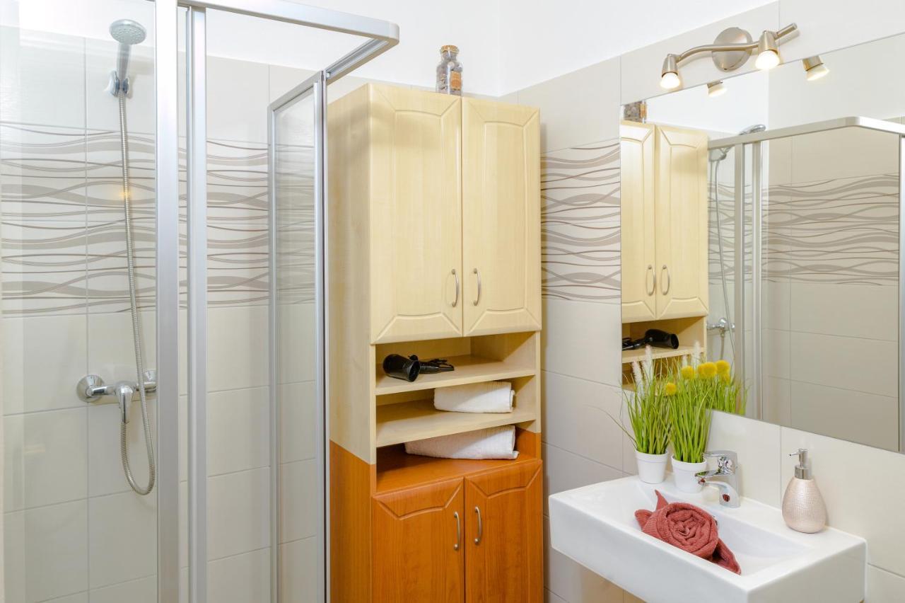 Illes Apartmanok Ii. Hajdúszoboszló Buitenkant foto