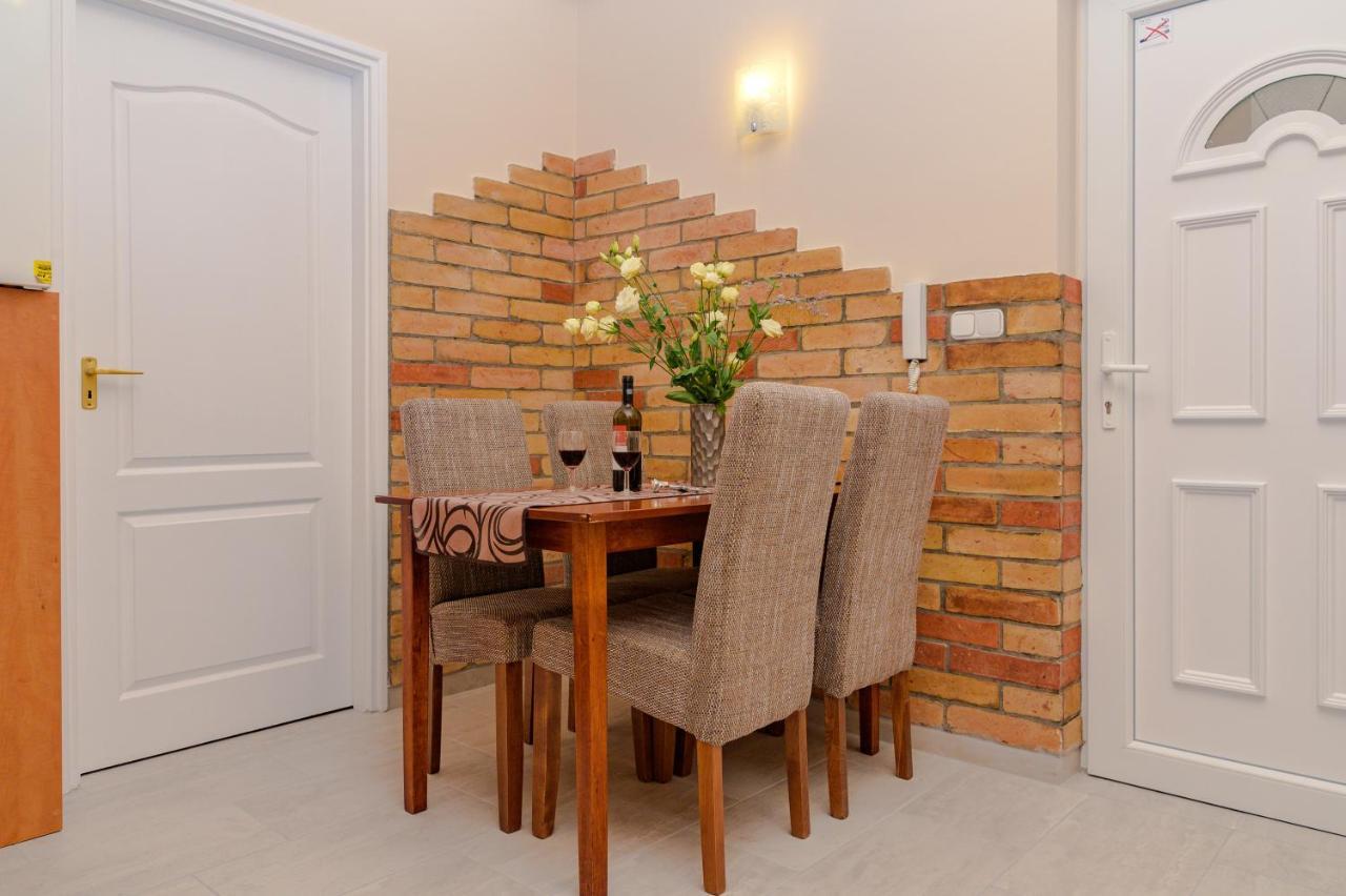 Illes Apartmanok Ii. Hajdúszoboszló Buitenkant foto