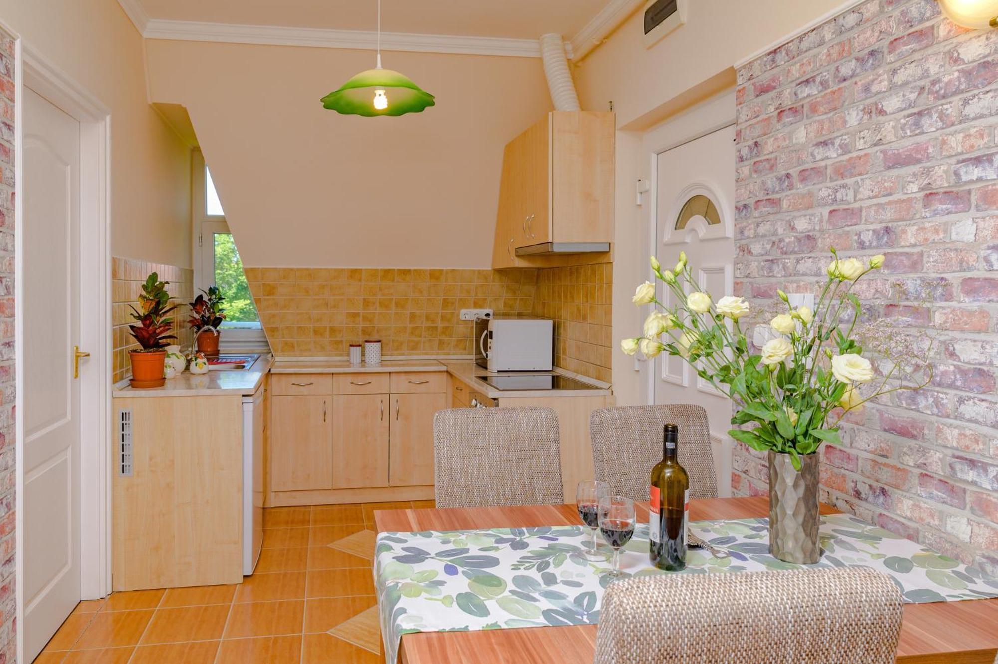 Illes Apartmanok Ii. Hajdúszoboszló Buitenkant foto