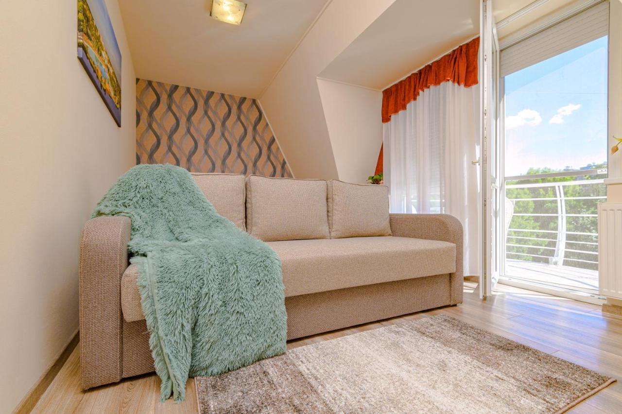 Illes Apartmanok Ii. Hajdúszoboszló Buitenkant foto