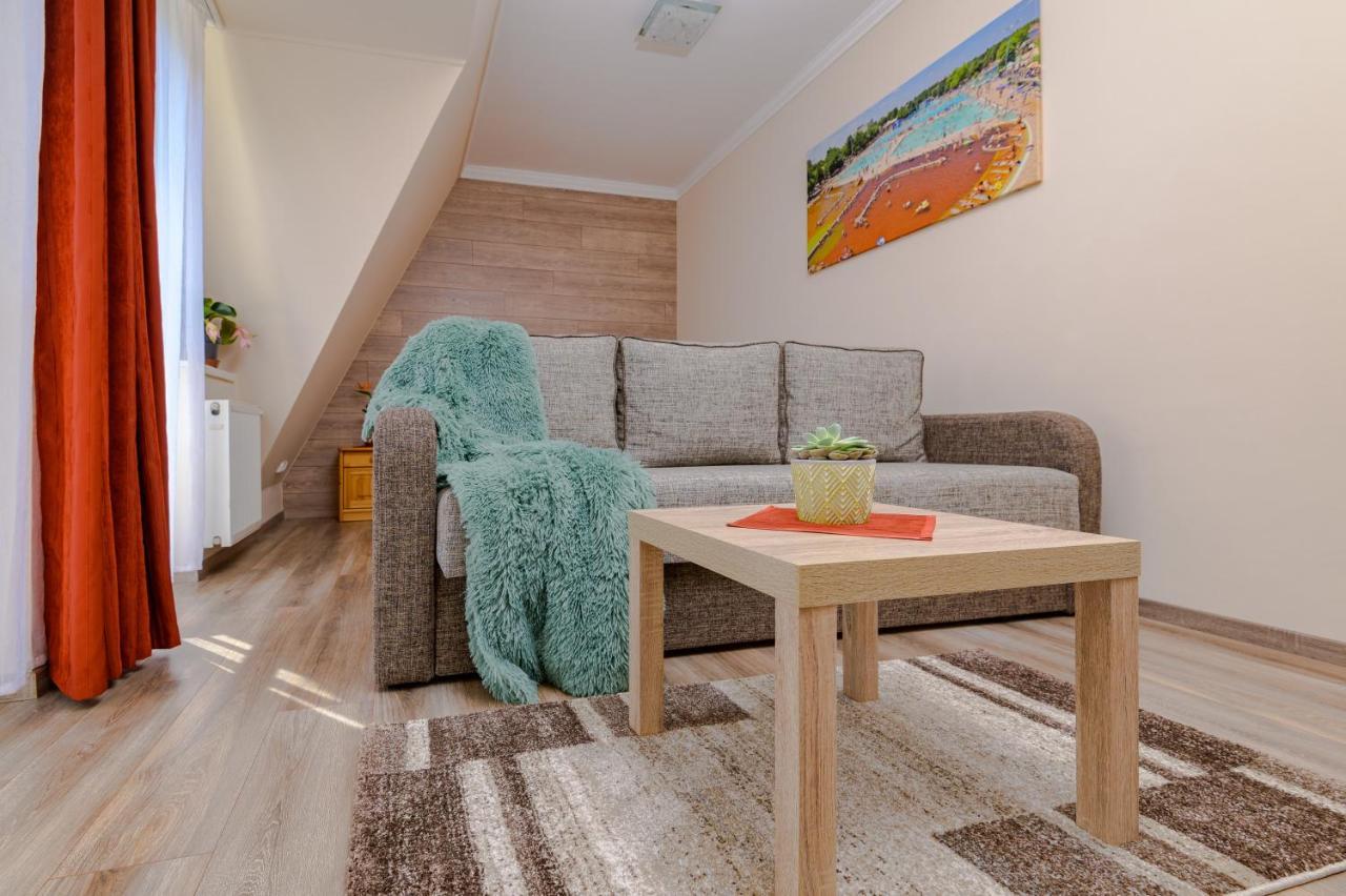 Illes Apartmanok Ii. Hajdúszoboszló Buitenkant foto