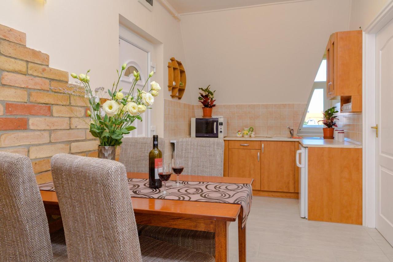 Illes Apartmanok Ii. Hajdúszoboszló Buitenkant foto